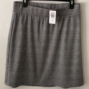 Torrid Black & White Double Knit Skirt Size 00